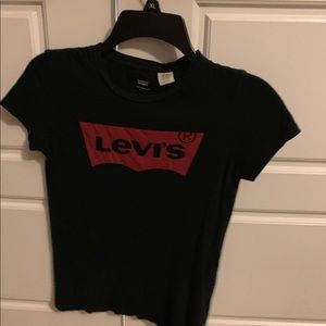 cute levi’s top!
